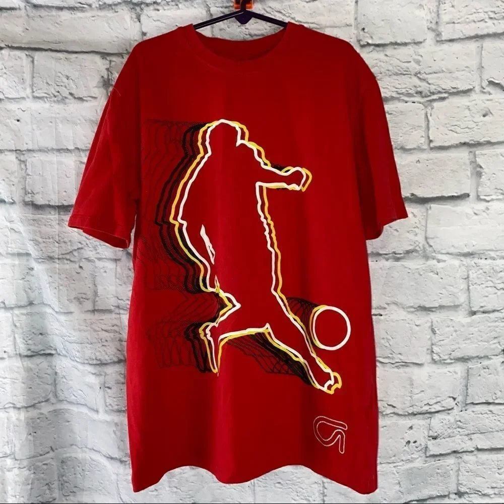 Gap fit dry top w/soccer player graphic print red boys size XXL fits like sz 10
